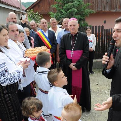 3 iunie: Stufu: Consacrarea altarului şi sfinţirea bisericii "Sfântul Arhanghel Mihail"