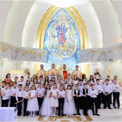 27 mai: Iaşi: Prima Împărtăşanie în Parohia "Adormirea Maicii Domnului"