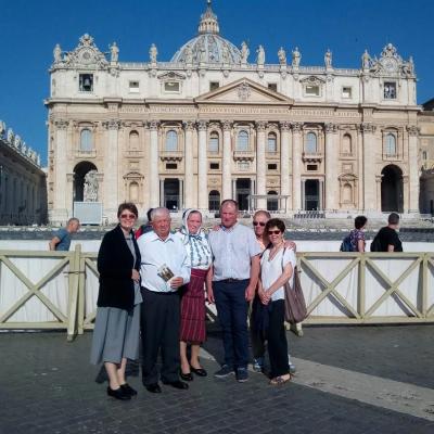 25 mai: Jubileul de 50 de ani de căsătorie sărbătorit de doi pelerini români la Vatican
