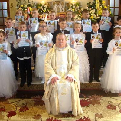 8 aprilie: Răchiteni: Prima sfântă Împărtăşanie