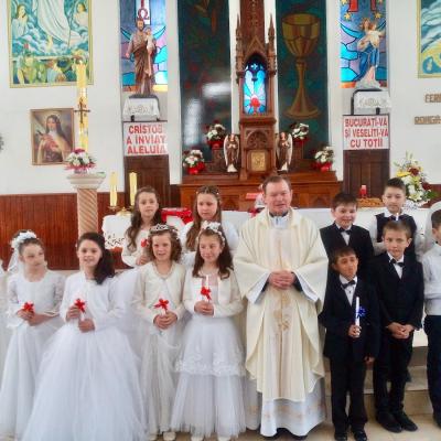 8 aprilie: Valea Mică: Primirea primei sfinte Împărtăşanii