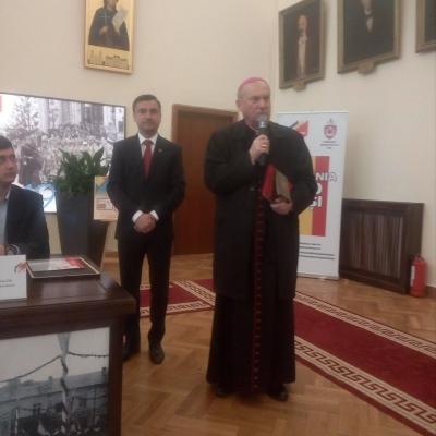 27 martie: Iaşi: Medalie la centenar
