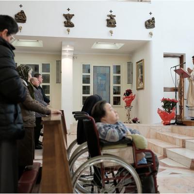 24 decembrie: Iaşi: Sfânta Liturghie din noaptea de Crăciun, la Căminul de bătrâni "Sfântul Iosif"