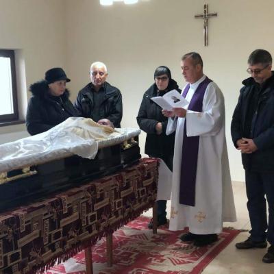 23 decembrie: Horleşti: Funeraliile părintelui Cristian Lucaci - I