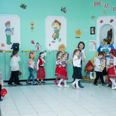 29 noiembrie: Săbăoani: Sărbătorind România