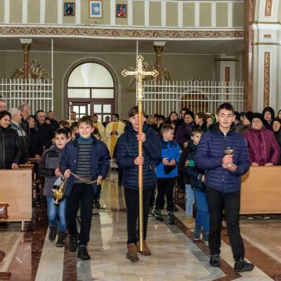 24 noiembrie: Săbăoani: Instituirea ministranţilor