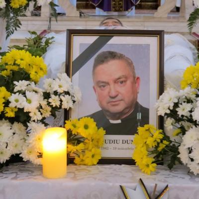 23 noiembrie: Adjudeni: Funeraliile părintelui Claudiu Dumea