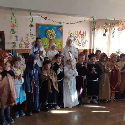4 noiembrie: Pildeşti: Sărbătoarea tuturor sfinţilor în detrimentul Halloweenului