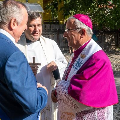 22 septembrie: Valea Lupului: Sărbătoarea hramului şi sfinţirea grotei dedicate Fecioarei Maria
