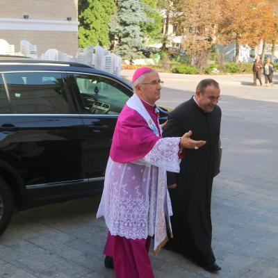 15 septembrie: Suceava: Instalarea noului paroh şi deschiderea anului şcolar