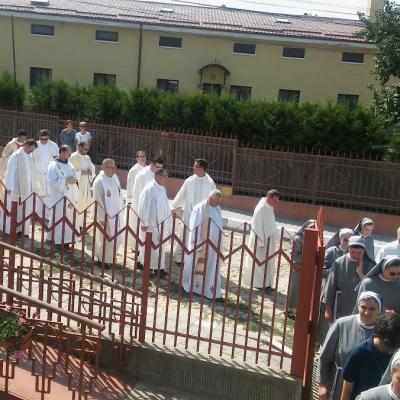 1 septembrie: Huşi: Centenarul prezenţei Surorilor Franciscane Misionare de Assisi