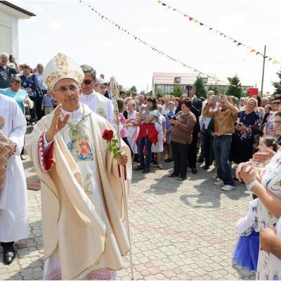 22 august: Tămăşeni: Prima Liturghie ca episcop a PS Iosif Păuleţ în comunitatea natală