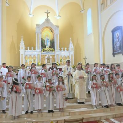 16 iunie: Hălăuceşti: Prima Sfântă Împărtăşanie