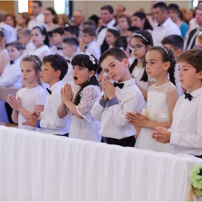 16 iunie: Iaşi: Prima sfântă Împărtăşanie în Parohia "Adormirea Maicii Domnului"