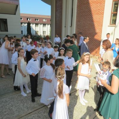 16 iunie: Iaşi: Prima sfântă Împărtăşanie în Parohia "Adormirea Maicii Domnului"