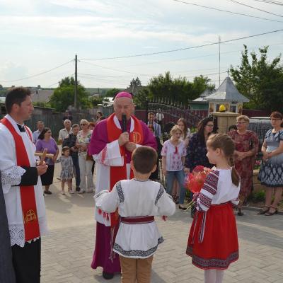 8 iunie: Bălţaţi: Consacrarea altarului bisericii "Coborârea Sfântului Duh"