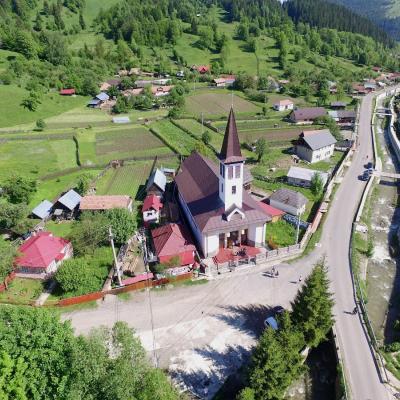 2 iunie: Ciugheş: Prima sfântă Împărtăşanie