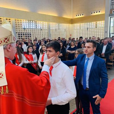 26 mai: Administrarea sfântului Mir la Zaragoza, în Spania