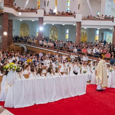 26 mai: Bacău: Prima Sfântă Împărtăşanie în Parohia "Sfântul Nicolae"