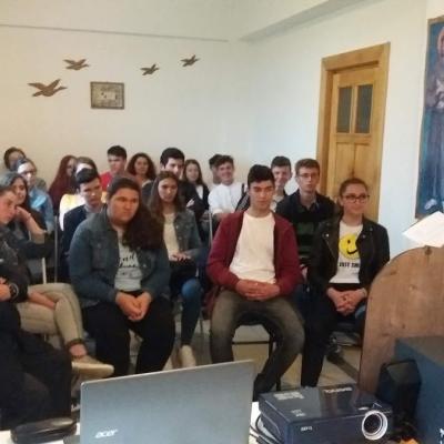 18 mai: Roman: Zi de reculegere pentru tineri