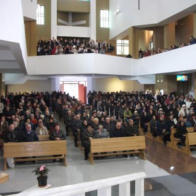 8 mai: Oneşti: Sărbătoarea hramului sanctuarului "Fericitul Ieremia"