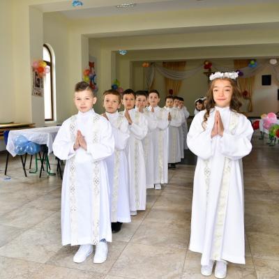 28 aprilie: Luizi-Călugăra: Prima sfântă Împărtăşanie