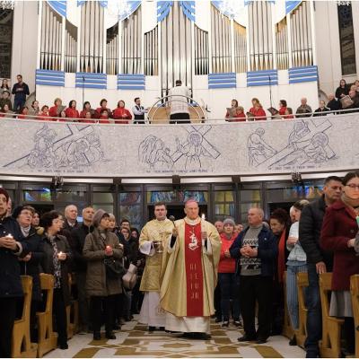 20 aprilie: Iaşi: Liturghia din Noaptea de Înviere