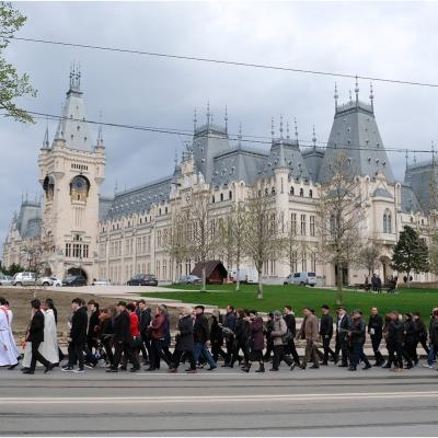 14 aprilie: Iaşi: Duminica Floriilor şi Ziua Mondială a Tineretului