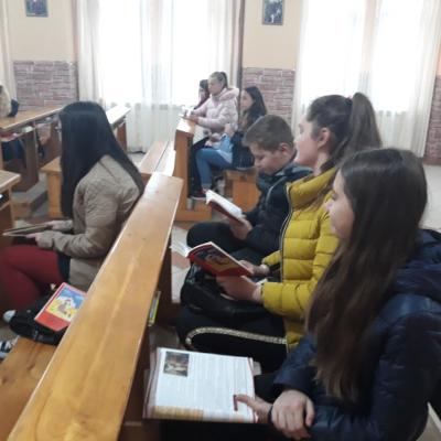 13 aprilie: Oneşti: Concursul "Biblia şi lumea de azi" la Liceul Teologic "Fericitul Ieremia"