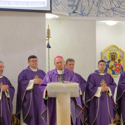 3 aprilie: Iaşi: Liturghia prezidată de cardinalul Luis Francisco Ladaria Ferrer SJ, în catedrala "Sfânta Fecioară Maria, Regină"