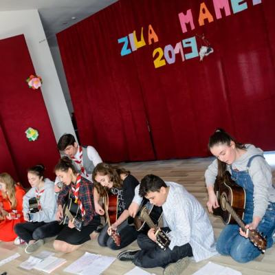 3 martie: Pildeşti: Cercetaşii sărbătoresc Ziua Mamei