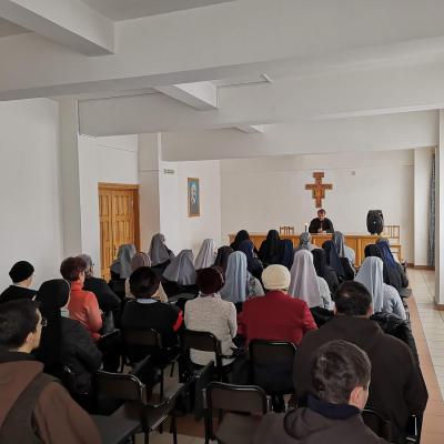 3 februarie: Oneşti: Întâlnirea persoanelor consacrate