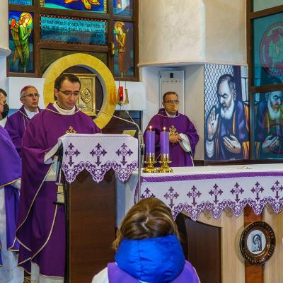 16 decembrie: Valea Lupului: A treia cateheză din Advent a PS Iosif Păuleţ, în Parohia "Sfântul Padre Pio"