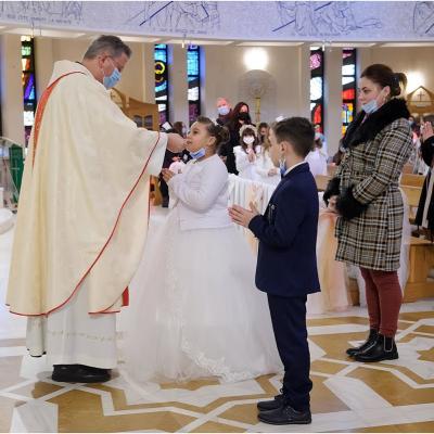 22 noiembrie: Iaşi (catedrală): Prima Sfântă Împărtăşanie