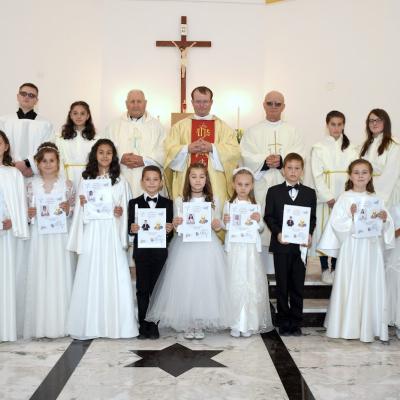 18 octombrie: Gherăeştii Noi: Prima Sfântă Împărtăşanie