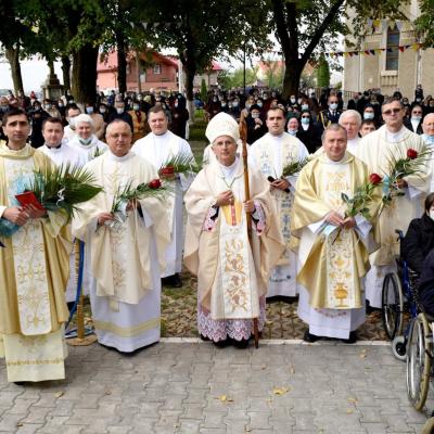 12 octombrie: Butea: Trei motive de sărbătoare