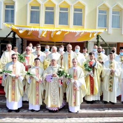 4 octombrie: Roman: Sărbătoarea Sfântului Francisc şi hirotonire de preoţi