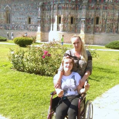29 septembrie: Iaşi: "Urcăm munţii pentru cei care nu pot". Acţiune de solidaritate dedicată Alexandrei, o fetiţă imobilizată în scaun cu rotile