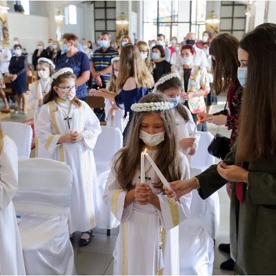 20 septembrie: Iaşi: Prima Sfântă Împărtăşanie în Parohia "Sfântul Anton"
