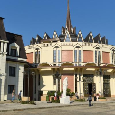 13 septembrie: Iaşi: Liturghia cu binecuvântarea elevilor la început de an şcolar