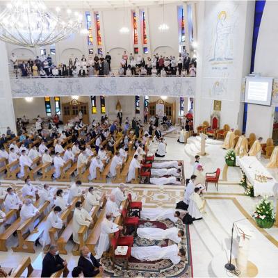 8 septembrie: Iaşi: Hirotonirea a şase preoţi