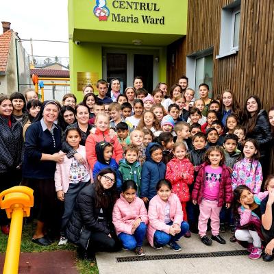 Rădăuţi: Centrul Social "Maria Ward" alături de oameni generoşi îi sprijină pe cei mai vulnerabili membri ai comunităţii