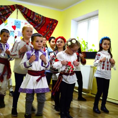 5 martie: Nisiporeşti: Spectacol dedicat mamei la Congregaţia "Compania Maicii Domnului"