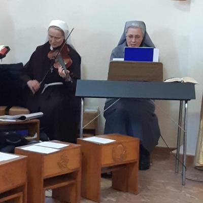 2 februarie: Oneşti: Ziua Persoanele Consacrate