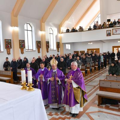 19 decembrie: Traian (BC): Liturghie de mulţumire cu PS Petru Sescu