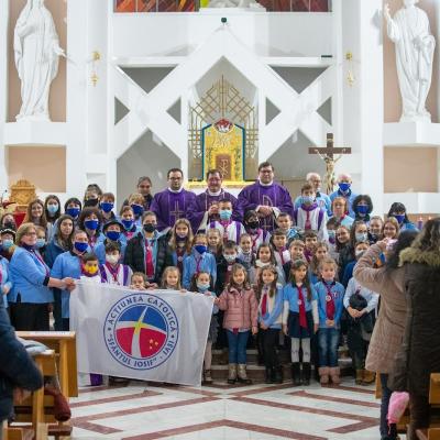 5 decembrie: Bacău: Adeziunea la Acţiunea Catolică în Parohia "Sfântul Nicolae"