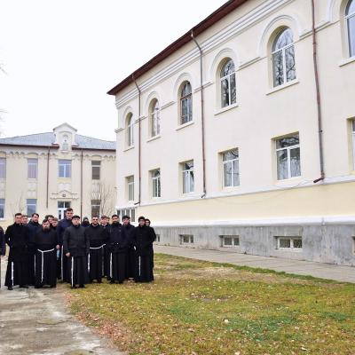 5 decembrie: De la Roman la Hălăuceşti: O reîntoarcere la rădăcini