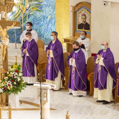 2 noiembrie: Iaşi: Pomenirea Tuturor Credincioşilor Răposaţi în Catedrala "Sfânta Fecioară Maria, Regină". Foto: Andreea Dima / ERCIS Media