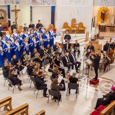 14 septembrie: Iaşi: Concert "Juvenes Ecclesiae" în ajunul redeschiderii Catedralei "Adormirea Maicii Domnului". Foto: Andreea Dima / ERCIS Media