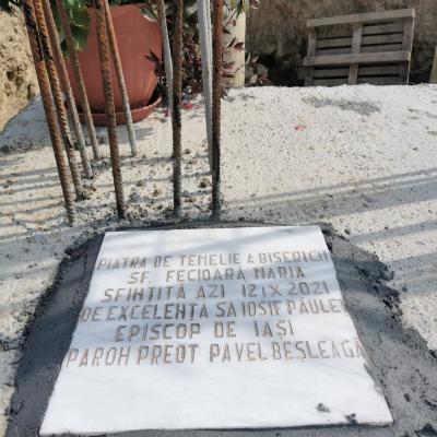 12 septembrie: Bârnova: Sfinţirea pietrei de temelie la noua biserică şi hramul parohiei. Foto: Emilian Lupu